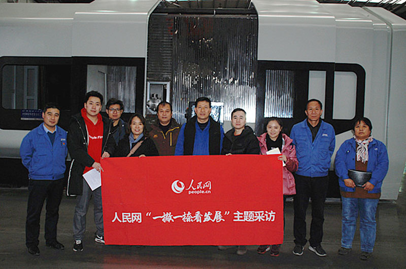 人民網“一撇一捺看發展”主題采訪團來星火機床公司采訪