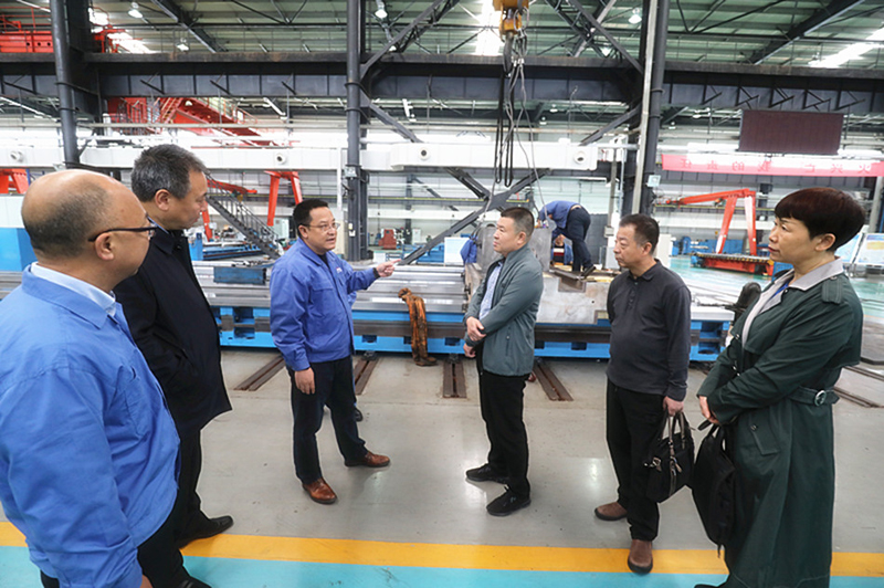 甘肅省財(cái)政廳副廳長郝文杰來星火機(jī)床調(diào)研
