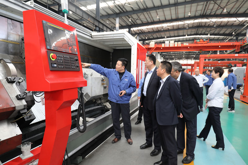 蘭州銀行董事長許建平一行來星火機床公司調(diào)研指導