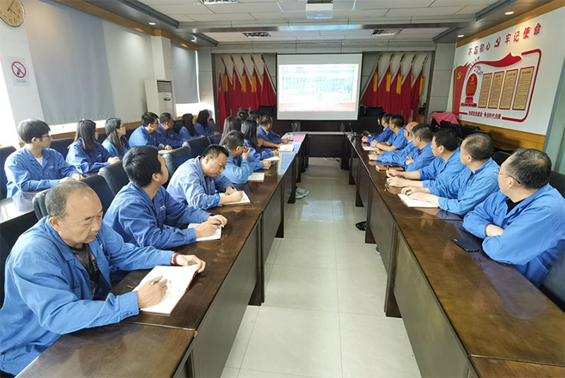 星火機床集團公司組織黨員觀看“黨課開講啦”