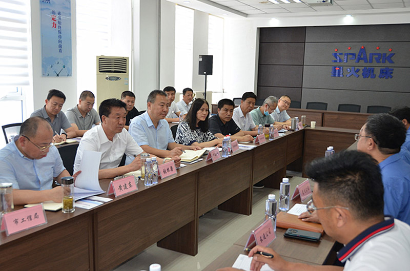 張棟梁副市長調研星火機床公司生產經營和項目建設工作