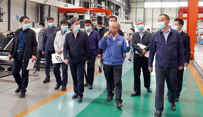 省委黨校中青年干部培訓(xùn)一班第一社會調(diào)研組來星火機(jī)床公司調(diào)研