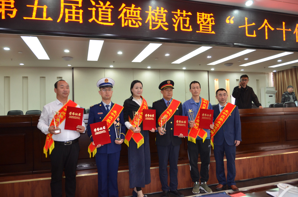 星火機床公司職工高韋亮喜獲麥積區“第五屆道德模范”榮譽稱號