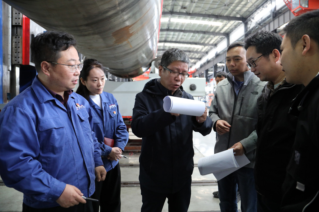 星火機床——武昌造船聯合研發 “超大直徑筒體數控開孔設備”通過預驗收