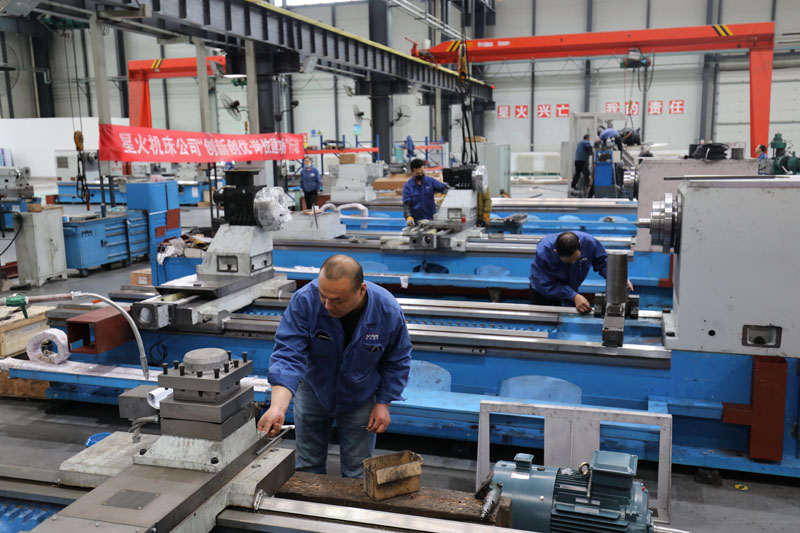 星火機床公司數控精密精度調試班組被評為第21屆全國青年文明號