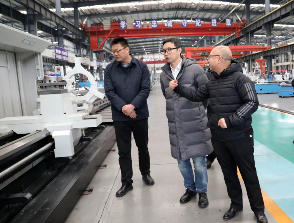 市政府副秘書長汪曉春來公司調研