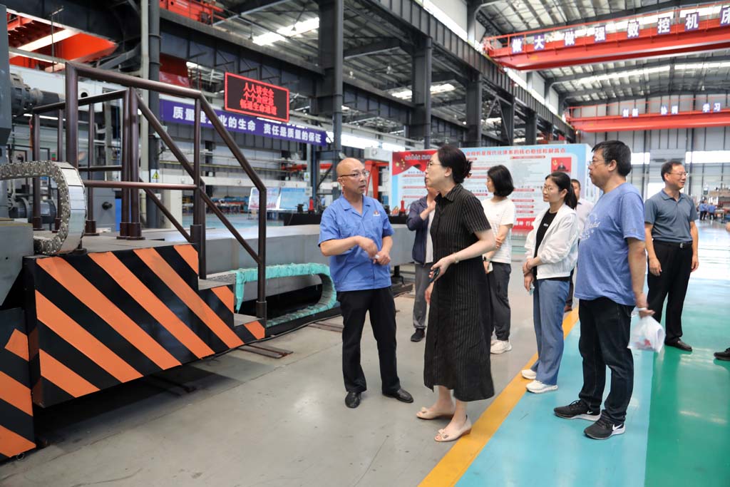 省社科院經(jīng)濟(jì)研究員王曉芳一行來星火公司調(diào)研