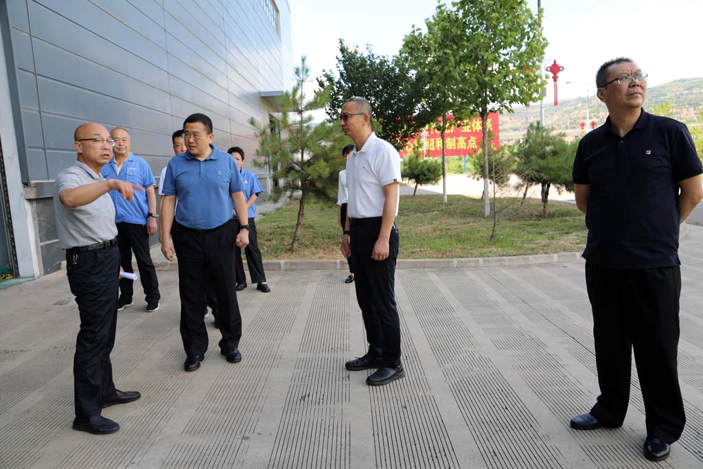 蘭州海關(guān)關(guān)長(zhǎng)李輝一行來星火公司調(diào)研