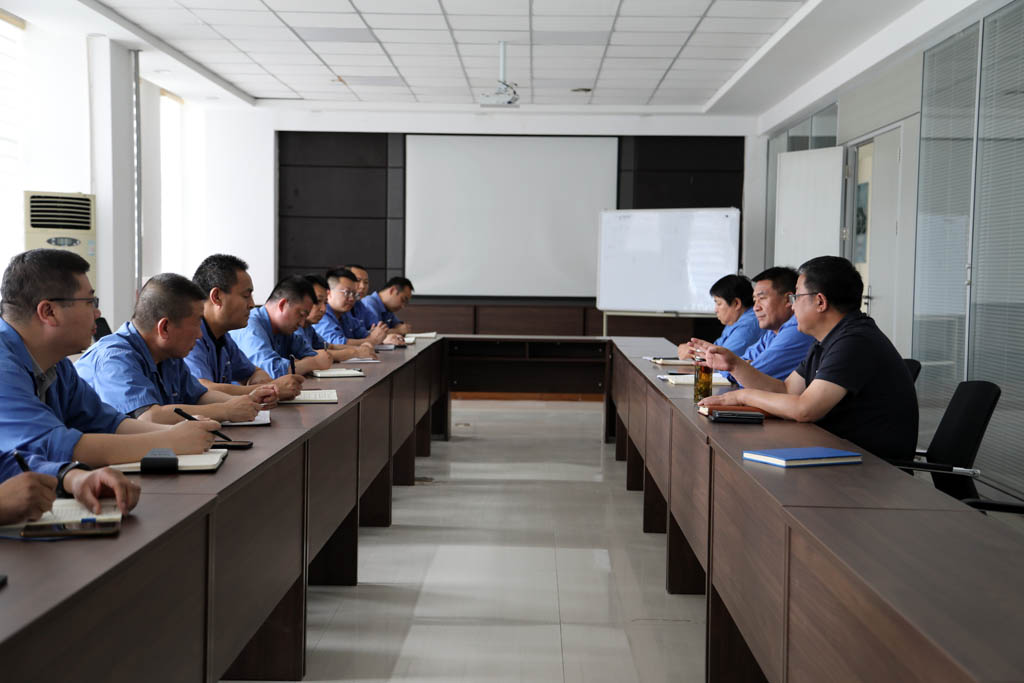 星火數控公司召開新產品定型討論會議